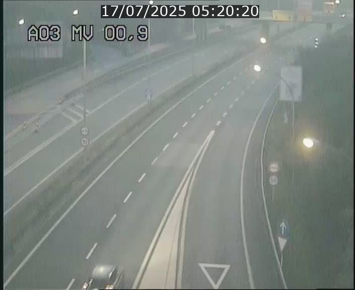 Traffic live webcam Luxembourg Croix de Gasperich - A3 - BK 0.4 - direction Luxembourg
