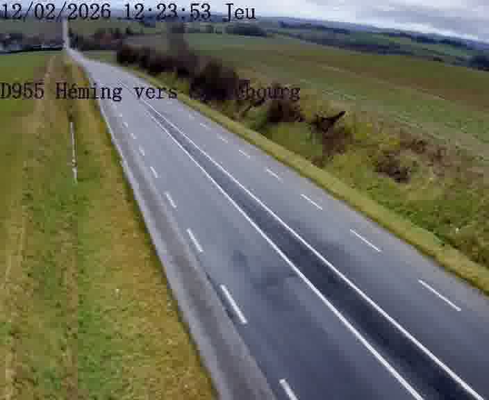 Caméra routière située sur D955 (France) à Heming, orientée vers Sarrebourg, surveillant en continu la circulation locale et régionale.