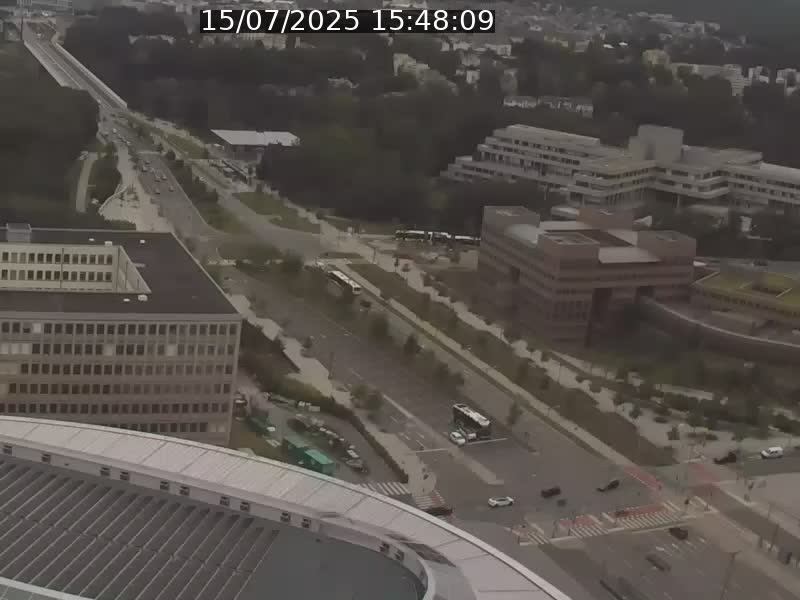 Webcam sur l'avenue John Fitzgerald Kennedy (N51) avec vue sur le Pont rouge (Pont Grande Duchesse Charlotte), l'arrêt Pfaffenthal et l'entrée du quartier Kirchberg