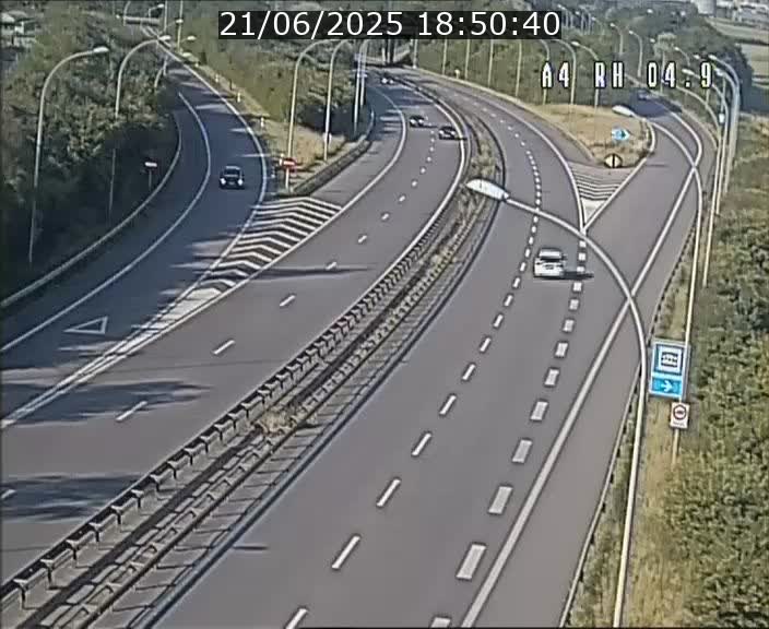 Traffic live webcam Luxembourg Leudelange - A4 - BK 4.9 - direction Luxembourg