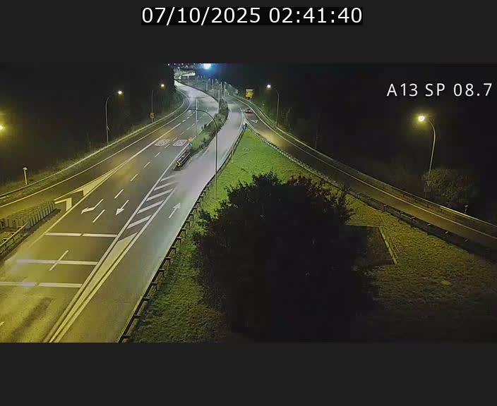 Traffic live webcam Luxembourg Jonction Lankelz - A13 direction Pétange - BK 8.7 