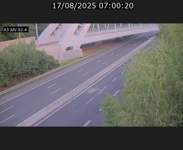 Webcam autoroute de la France (A3) au Luxembourg à Fentange, à proximité de la Croix de Gasperich. Vue orientée vers la Cloche d'Or