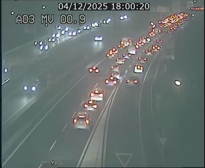 Traffic live webcam Luxembourg Croix de Gasperich - A3 - BK 0.4 - direction Luxembourg