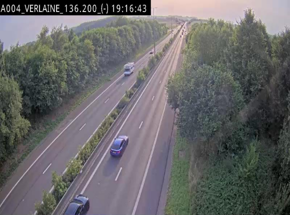 Webcam sur l'E411 à hauteur du pont surplombant la N40, à proximité de la sortie 26 Verlaine - Libramont-Chevigny. Vue orientée vers Namur