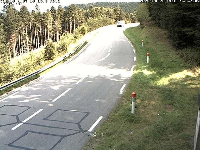 Webcam à 406 mètres d'altitude au niveau du col du haut du bois sur la RD32