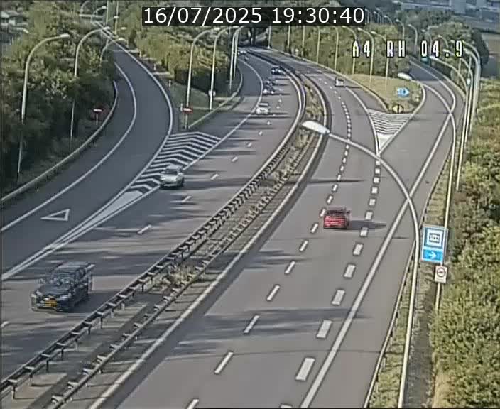 Traffic live webcam Luxembourg Leudelange - A4 - BK 4.9 - direction Luxembourg