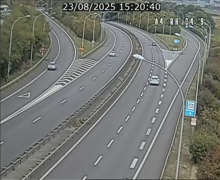 Traffic live webcam Luxembourg Leudelange - A4 - BK 4.9 - direction Luxembourg