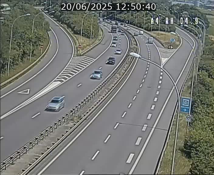 Traffic live webcam Luxembourg Leudelange - A4 - BK 4.9 - direction Luxembourg