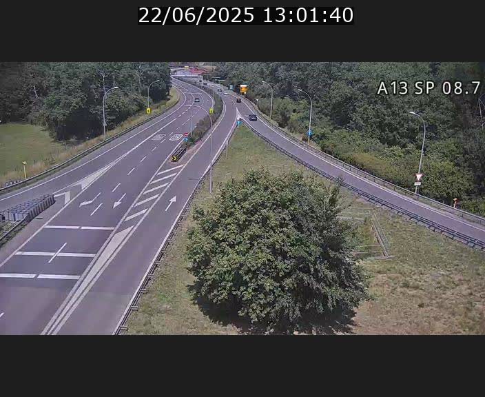 Traffic live webcam Luxembourg Jonction Lankelz - A13 direction Pétange - BK 8.7 