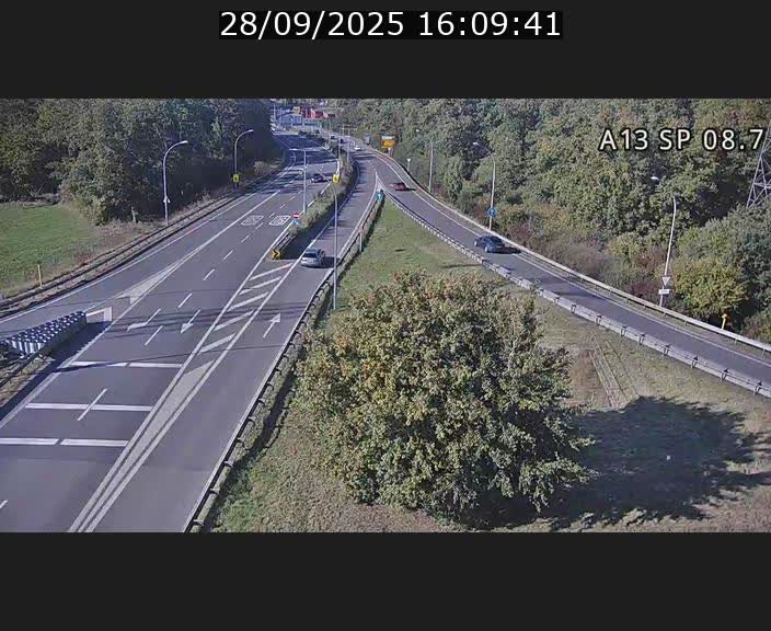 Traffic live webcam Luxembourg Jonction Lankelz - A13 direction Pétange - BK 8.7 