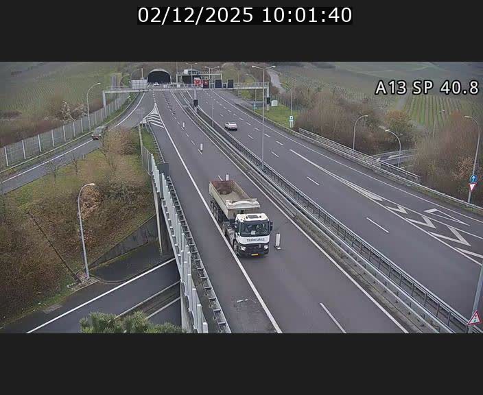 Webcam avec vue sur l'entrée côté allemand du tunnel Markusbierg à Schengen. Vue orientée vers le tunnel et Bettembourg