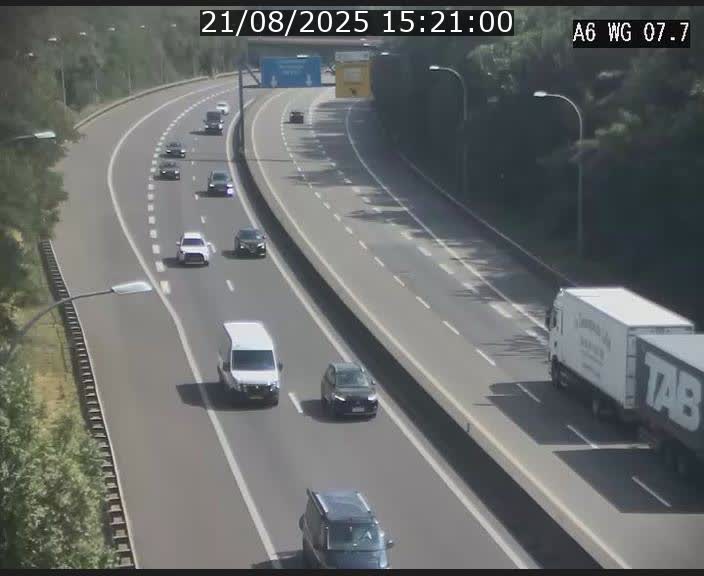 Traffic live webcam Luxembourg - Bridel - A6 - BK 7.7 - direction Belgique
