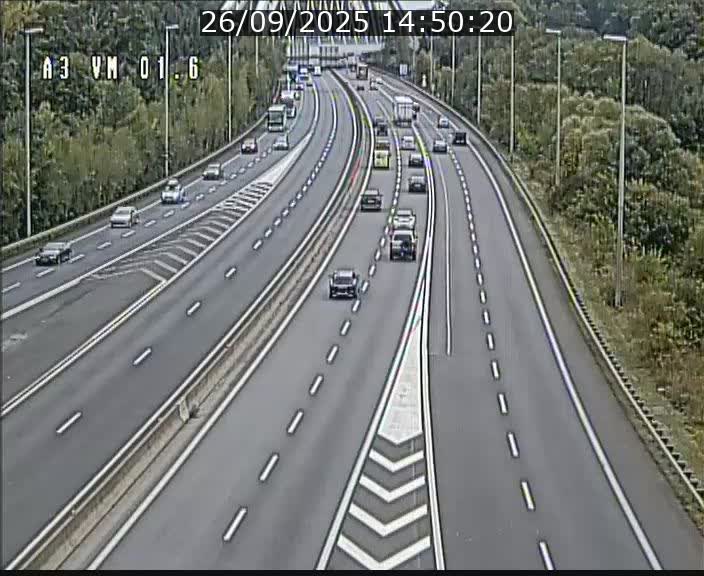 Traffic live webcam Luxembourg - Croix de Gasperich - A3 - BK 1.6 - direction France/Aire de Berchem