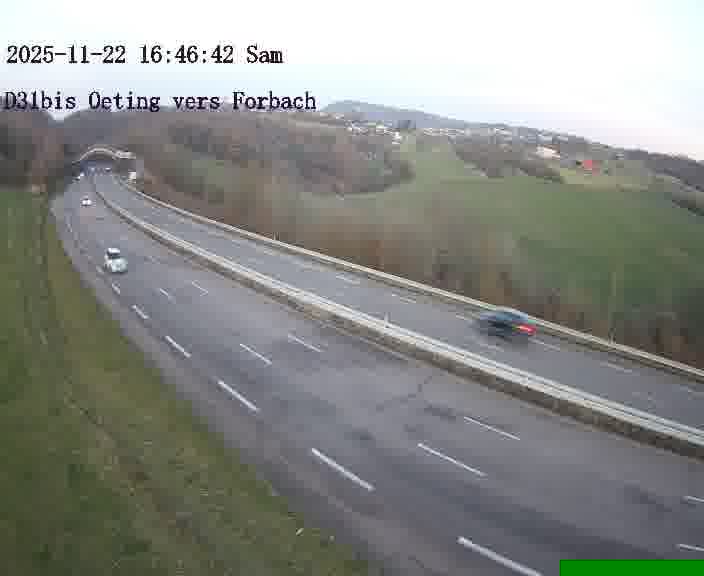Caméra routière située sur D31bis (France) à Oeting, orientée vers Forbach, surveillant en continu la circulation locale et régionale.