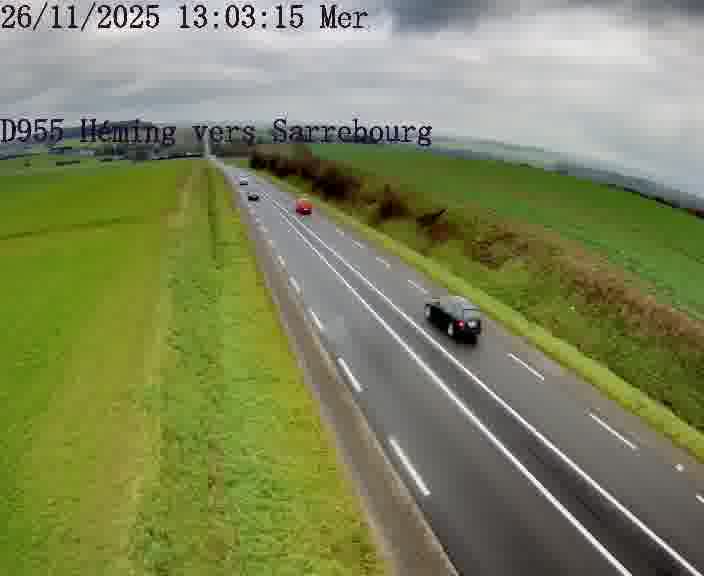Caméra routière située sur D955 (France) à Heming, orientée vers Sarrebourg, surveillant en continu la circulation locale et régionale.