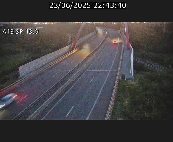 Traffic live webcam Luxembourg Kayl - A13 direction Esch-sur-Alzette/Luxembourg-ville - BK 13.9