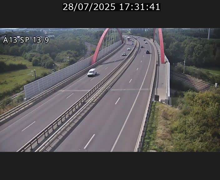 Traffic live webcam Luxembourg Kayl - A13 direction Esch-sur-Alzette/Luxembourg-ville - BK 13.9