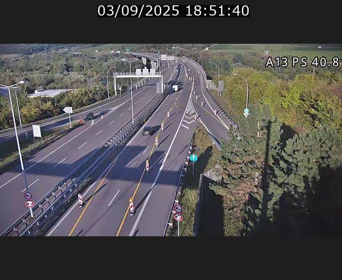 Webcam autoroute A13 à la sortie est du tunnel Markusbierg à Schengen. Vue sur le pont de la Moselle, vers l'Allemagne