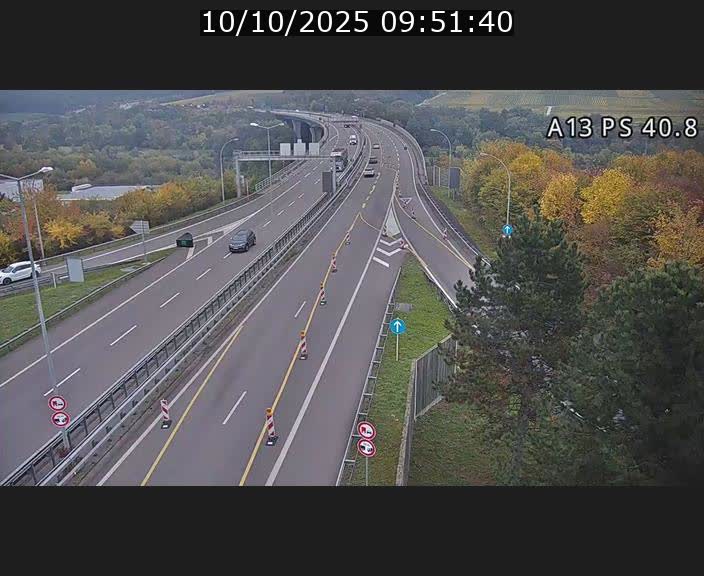 Webcam autoroute A13 à la sortie est du tunnel Markusbierg à Schengen. Vue sur le pont de la Moselle, vers l'Allemagne
