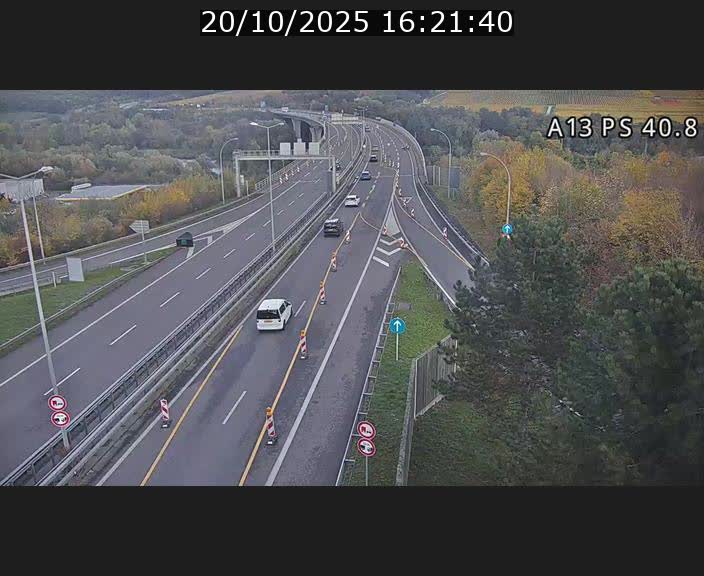 Webcam autoroute A13 à la sortie est du tunnel Markusbierg à Schengen. Vue sur le pont de la Moselle, vers l'Allemagne