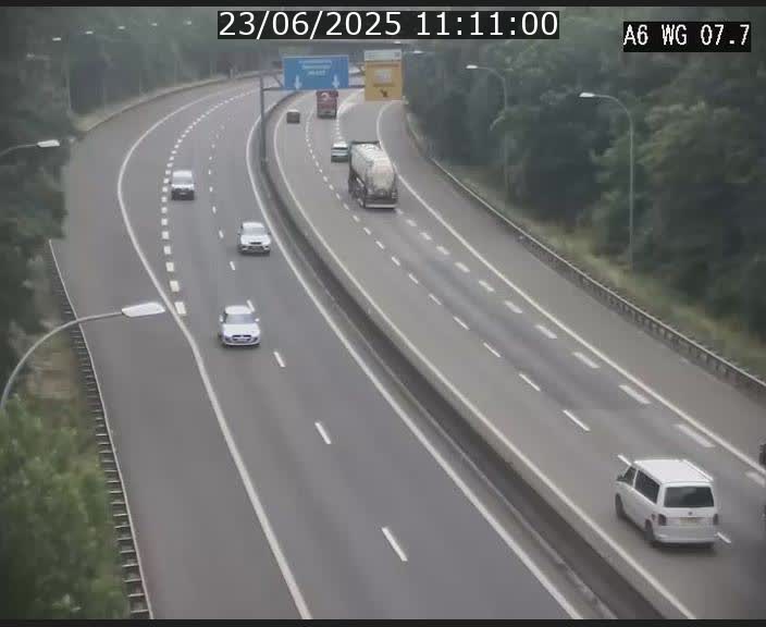 Traffic live webcam Luxembourg - Bridel - A6 - BK 7.7 - direction Belgique