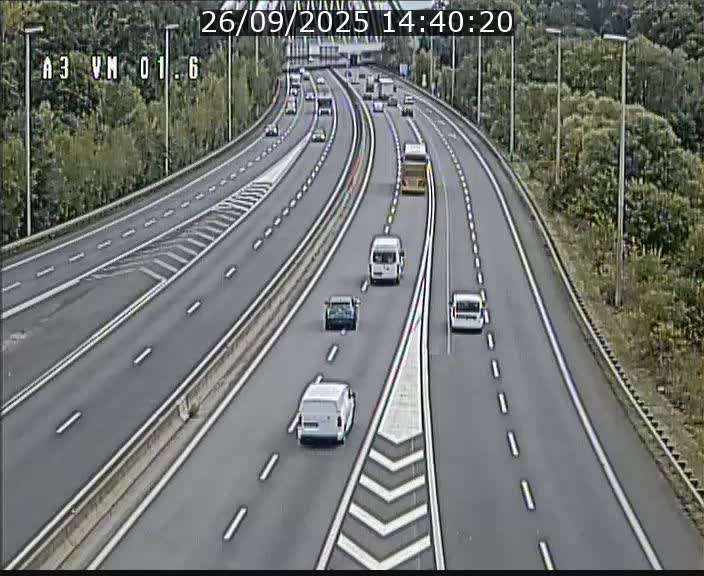 Traffic live webcam Luxembourg - Croix de Gasperich - A3 - BK 1.6 - direction France/Aire de Berchem