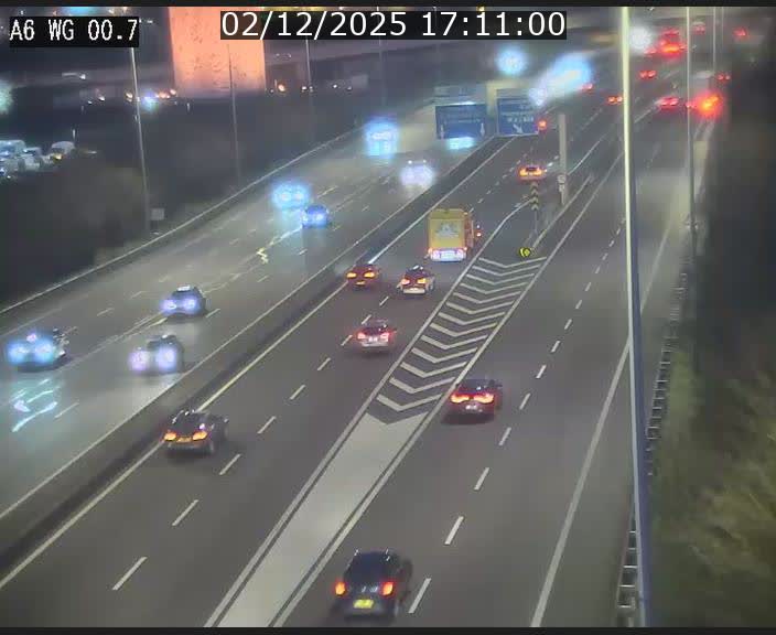 Traffic live webcam Luxembourg Croix de Cessange - A6 - BK 0.7 - direction A3 France