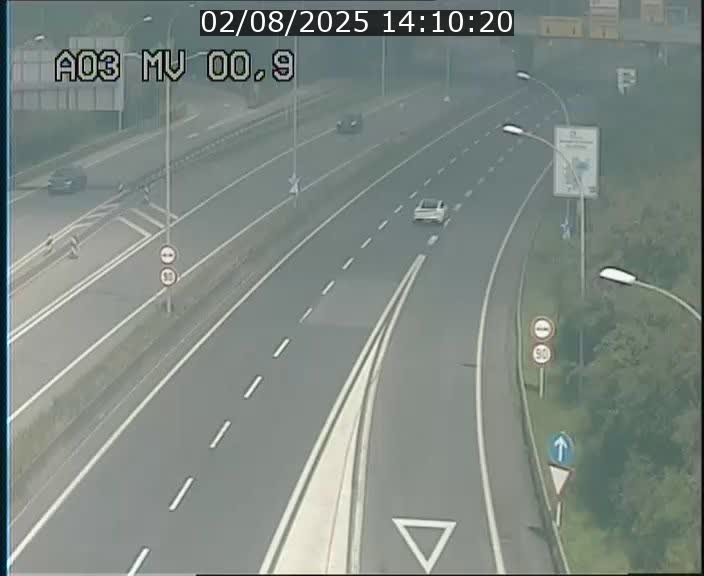 Traffic live webcam Luxembourg Croix de Gasperich - A3 - BK 0.4 - direction Luxembourg