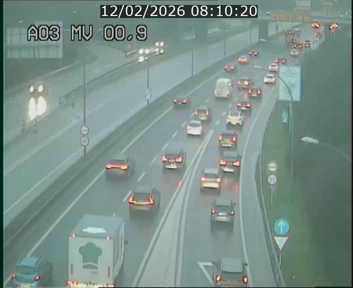 Traffic live webcam Luxembourg Croix de Gasperich - A3 - BK 0.4 - direction Luxembourg