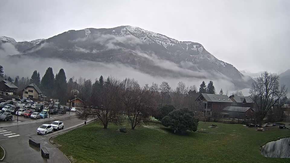 Webcam au niveau de la mairie du village du Bourg d'Oisans, aux pieds de l'Alpe d'Huez et aux portes du parc des Écrins