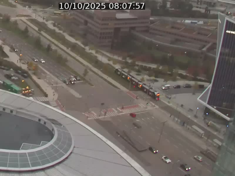Webcam sur l'avenue John Fitzgerald Kennedy (N51) avec vue sur le Pont rouge (Pont Grande Duchesse Charlotte), l'arrêt Pfaffenthal et l'entrée du quartier Kirchberg