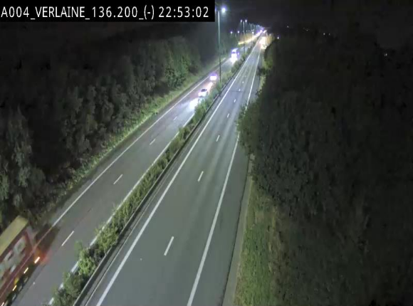Webcam sur l'E411 à hauteur du pont surplombant la N40, à proximité de la sortie 26 Verlaine - Libramont-Chevigny. Vue orientée vers Namur