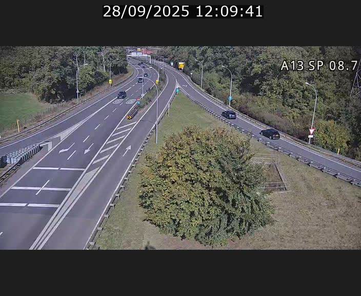 Traffic live webcam Luxembourg Jonction Lankelz - A13 direction Pétange - BK 8.7 
