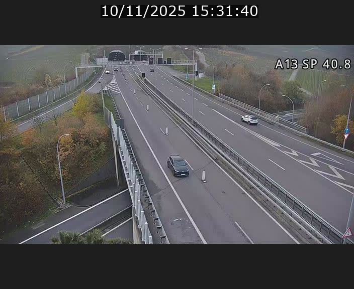 Webcam avec vue sur l'entrée côté allemand du tunnel Markusbierg à Schengen. Vue orientée vers le tunnel et Bettembourg