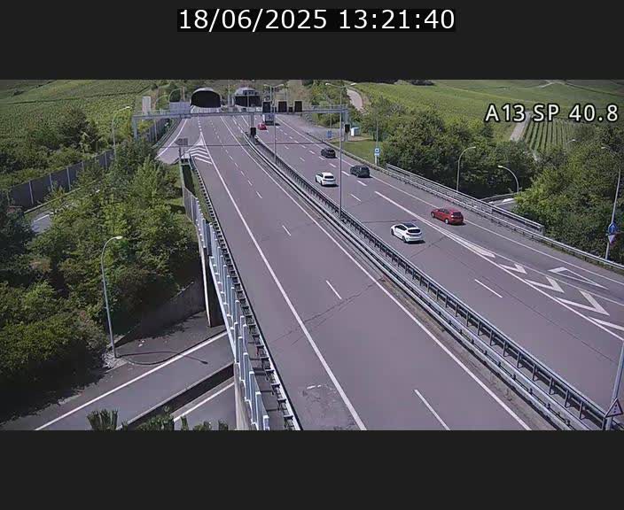 Webcam avec vue sur l'entrée côté allemand du tunnel Markusbierg à Schengen. Vue orientée vers le tunnel et Bettembourg