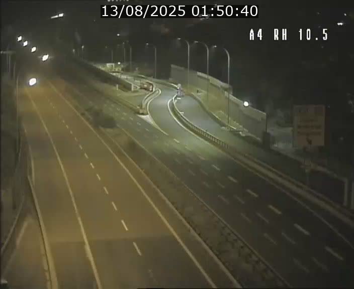 Traffic live webcam Luxembourg Pontpierre - A4 - BK 10.5 - direction Luxembourg
