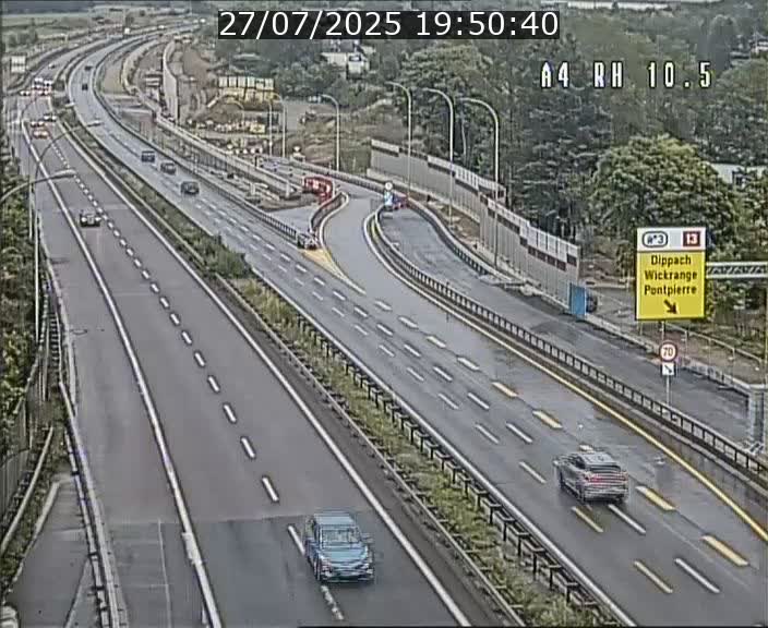 Traffic live webcam Luxembourg Pontpierre - A4 - BK 10.5 - direction Luxembourg