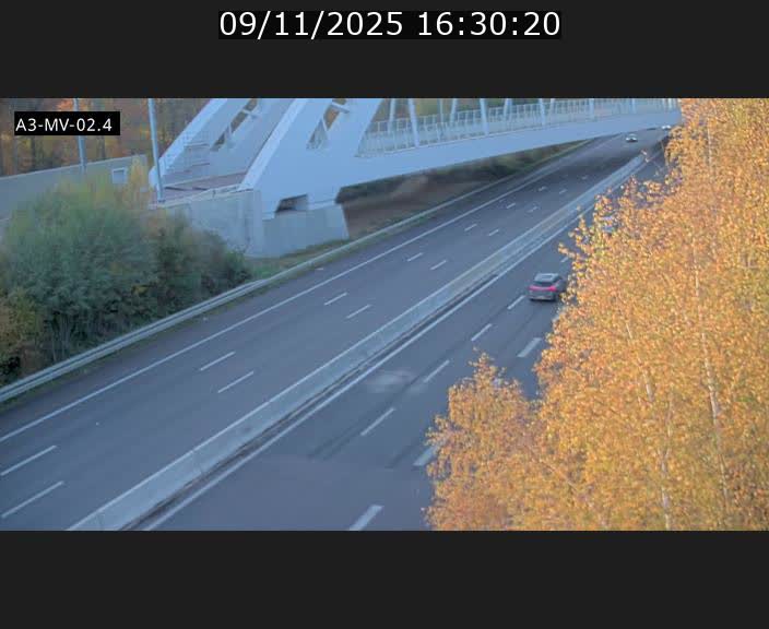 Webcam autoroute de la France (A3) au Luxembourg à Fentange, à proximité de la Croix de Gasperich. Vue orientée vers la Cloche d'Or