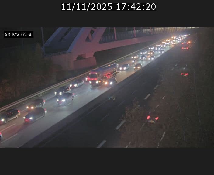 Webcam autoroute de la France (A3) au Luxembourg à Fentange, à proximité de la Croix de Gasperich. Vue orientée vers la Cloche d'Or