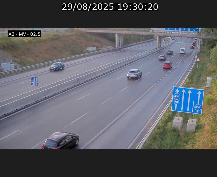Webcam autoroute A3 au Luxembourg à proximité de la Croix de Gasperich. Vue orientée vers Luxembourg