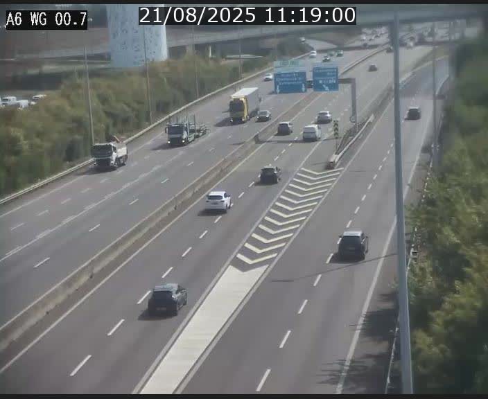 Traffic live webcam Luxembourg Croix de Cessange - A6 - BK 0.7 - direction A3 France
