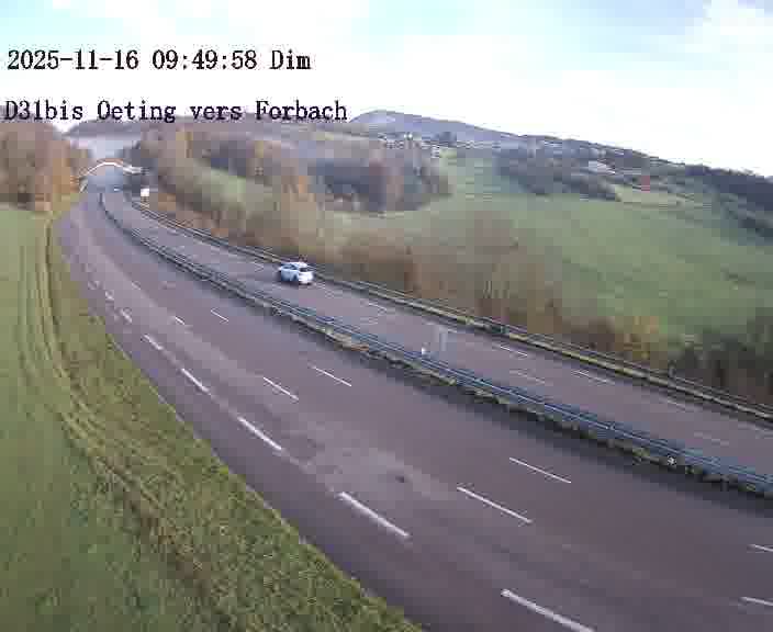 Caméra routière située sur D31bis (France) à Oeting, orientée vers Forbach, surveillant en continu la circulation locale et régionale.
