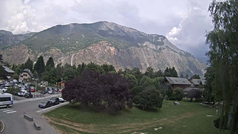 Webcam au niveau de la mairie du village du Bourg d'Oisans, aux pieds de l'Alpe d'Huez et aux portes du parc des Écrins