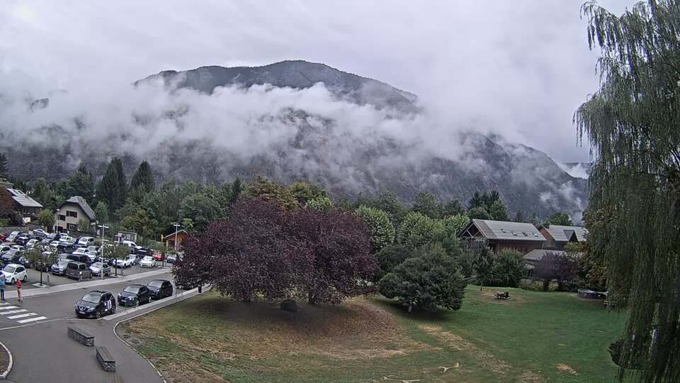 Webcam au niveau de la mairie du village du Bourg d'Oisans, aux pieds de l'Alpe d'Huez et aux portes du parc des Écrins