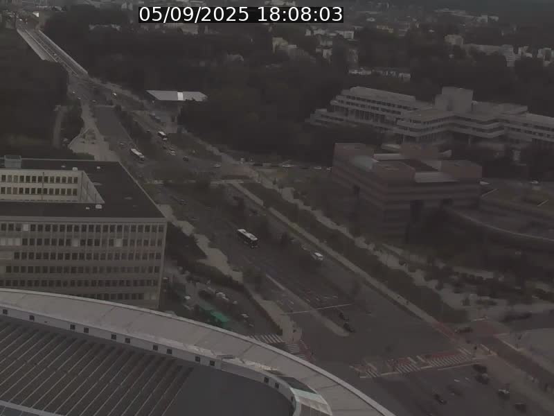 Webcam sur l'avenue John Fitzgerald Kennedy (N51) avec vue sur le Pont rouge (Pont Grande Duchesse Charlotte), l'arrêt Pfaffenthal et l'entrée du quartier Kirchberg