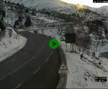 Webcam au carrefour de la croisade, à la jonction entre la N22 et la N320, avant le poste de douane franco-andorrane. Webcam à 1790 mètres d'altitude