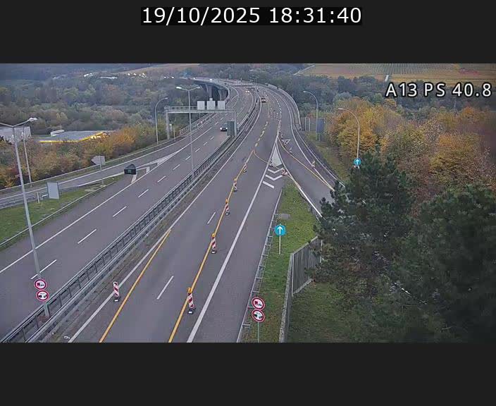 Webcam autoroute A13 à la sortie est du tunnel Markusbierg à Schengen. Vue sur le pont de la Moselle, vers l'Allemagne