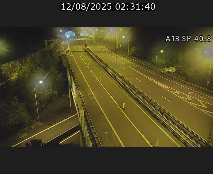 Webcam avec vue sur l'entrée côté allemand du tunnel Markusbierg à Schengen. Vue orientée vers le tunnel et Bettembourg