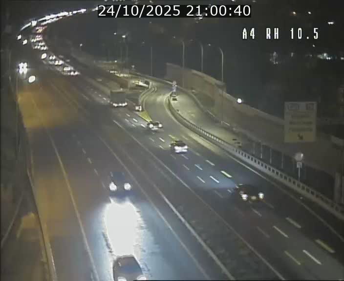 Traffic live webcam Luxembourg Pontpierre - A4 - BK 10.5 - direction Luxembourg