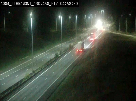 Webcam E411 à hauteur de la sortie 25 de Libramont menant vers Bouillon, Sedan et Reims via la N89. Vue orientée vers Bruxelles
